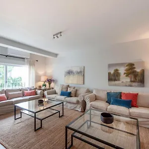 ol-aire-spacious-and-bright-apartment-in-the-heart-of-seville.es-andalucia.com/